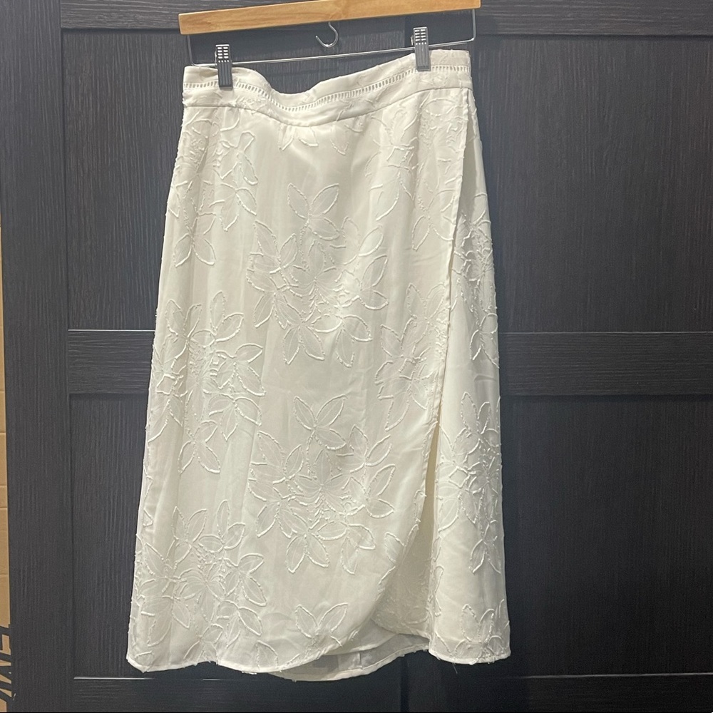 Ann Taylor White Jacquard Skirt